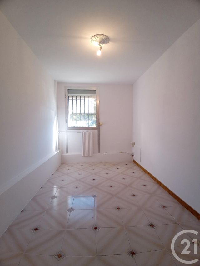Appartement F4 à vendre - 4 pièces - 76.34 m2 - ARLES - 13 - PROVENCE-ALPES-COTE-D-AZUR - Century 21 Arelate Immo Appartement F4 à vendre - 4 pièces - 76.34 m2 - ARLES - 13 - PROVENCE-ALPES-COTE-D-AZUR - Century 21 Arelate Immo