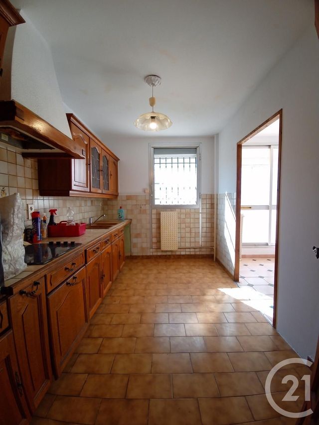 Appartement F4 à vendre - 4 pièces - 76.34 m2 - ARLES - 13 - PROVENCE-ALPES-COTE-D-AZUR - Century 21 Arelate Immo Appartement F4 à vendre - 4 pièces - 76.34 m2 - ARLES - 13 - PROVENCE-ALPES-COTE-D-AZUR - Century 21 Arelate Immo