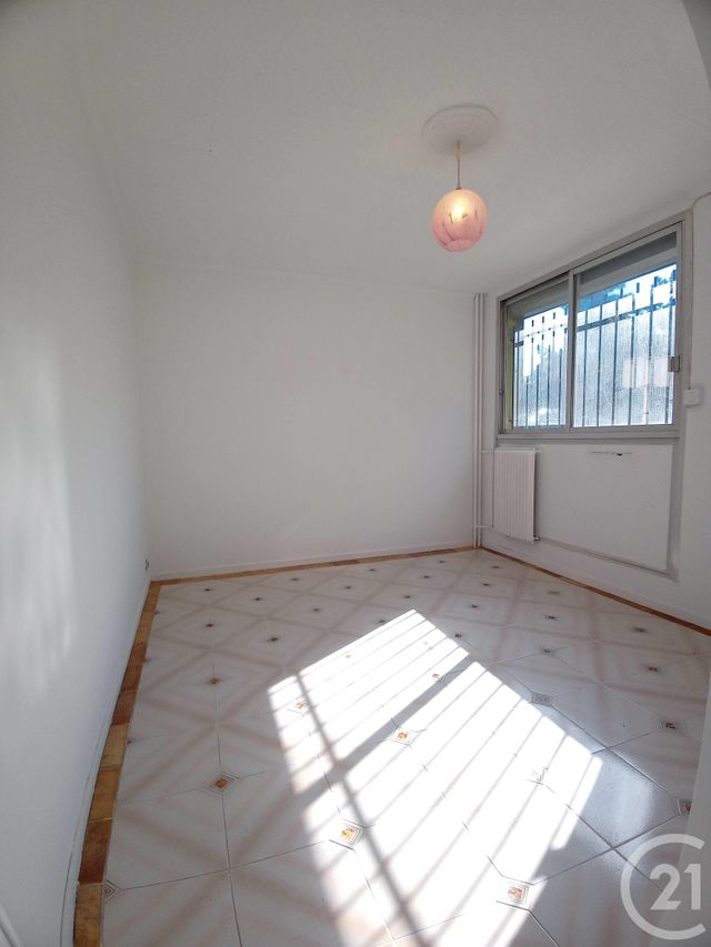 Appartement F4 à vendre - 4 pièces - 76.34 m2 - ARLES - 13 - PROVENCE-ALPES-COTE-D-AZUR - Century 21 Arelate Immo Appartement F4 à vendre - 4 pièces - 76.34 m2 - ARLES - 13 - PROVENCE-ALPES-COTE-D-AZUR - Century 21 Arelate Immo