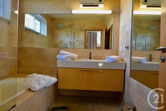maison à vendre - 7 pièces - 214.18 m2 - ALLEINS - 13 - PROVENCE-ALPES-COTE-D-AZUR - Century 21 Arelate Immo maison à vendre - 7 pièces - 214.18 m2 - ALLEINS - 13 - PROVENCE-ALPES-COTE-D-AZUR - Century 21 Arelate Immo