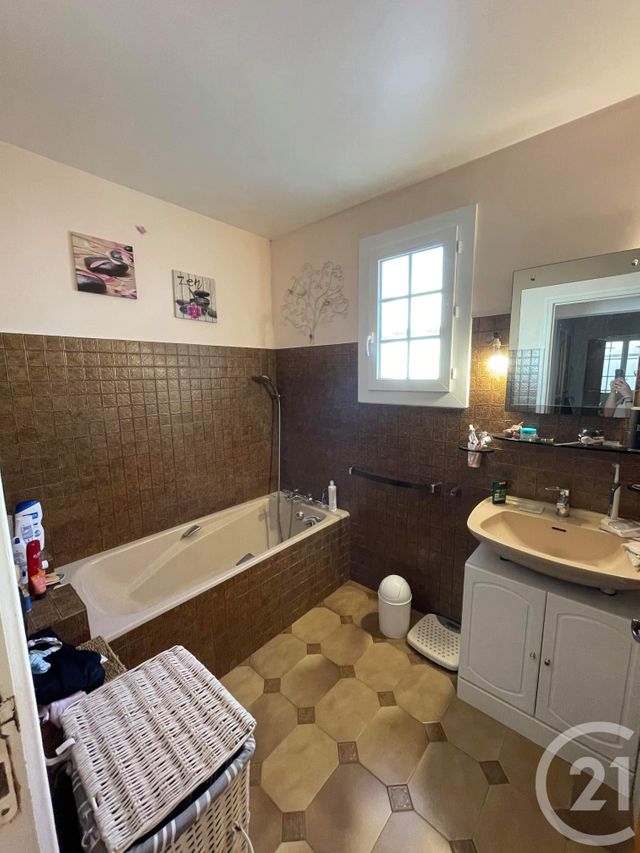maison à vendre - 5 pièces - 119.07 m2 - ARLES - 13 - PROVENCE-ALPES-COTE-D-AZUR - Century 21 Arelate Immo maison à vendre - 5 pièces - 119.07 m2 - ARLES - 13 - PROVENCE-ALPES-COTE-D-AZUR - Century 21 Arelate Immo