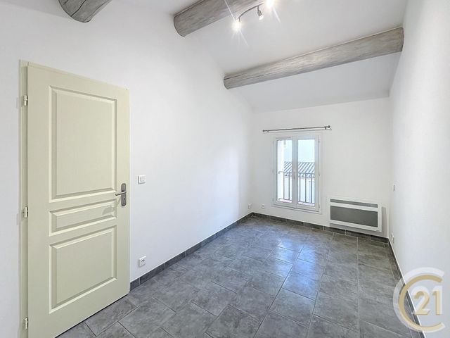 Appartement T3 à vendre - 3 pièces - 46.63 m2 - ST MARTIN DE CRAU - 13 - PROVENCE-ALPES-COTE-D-AZUR - Century 21 Arelate Immo