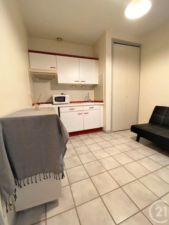 Appartement F1 à louer - 1 pièce - 25.0 m2 - ARLES - 13 - PROVENCE-ALPES-COTE-D-AZUR - Century 21 Arelate Immo