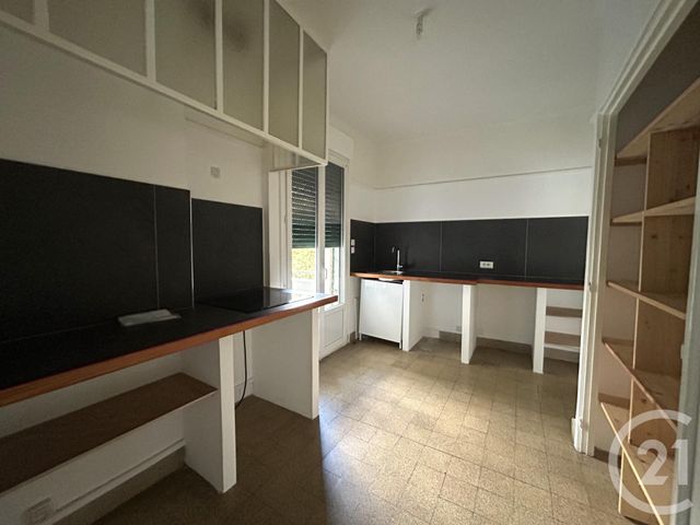 Appartement T3 à louer - 3 pièces - 100.0 m2 - ARLES - 13 - PROVENCE-ALPES-COTE-D-AZUR - Century 21 Arelate Immo