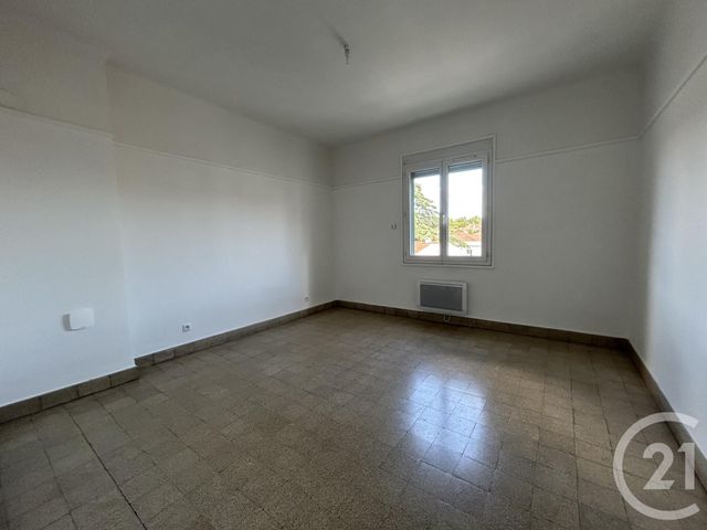 Appartement T3 à louer - 3 pièces - 100.0 m2 - ARLES - 13 - PROVENCE-ALPES-COTE-D-AZUR - Century 21 Arelate Immo