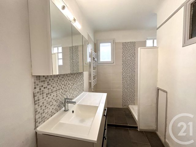 Appartement à louer - 3 pièces - 58.0 m2 - ARLES - 13 - PROVENCE-ALPES-COTE-D-AZUR - Century 21 Arelate Immo