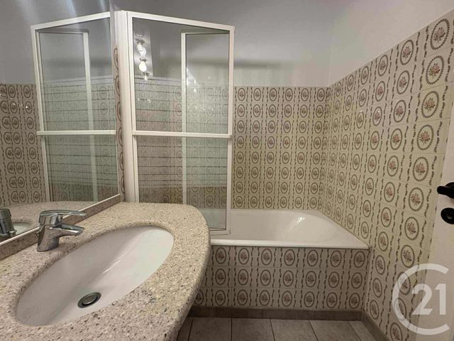 Appartement T3 à louer - 3 pièces - 65.0 m2 - ARLES - 13 - PROVENCE-ALPES-COTE-D-AZUR - Century 21 Arelate Immo