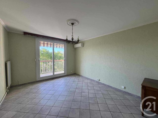 Appartement T3 à louer - 3 pièces - 65.0 m2 - ARLES - 13 - PROVENCE-ALPES-COTE-D-AZUR - Century 21 Arelate Immo