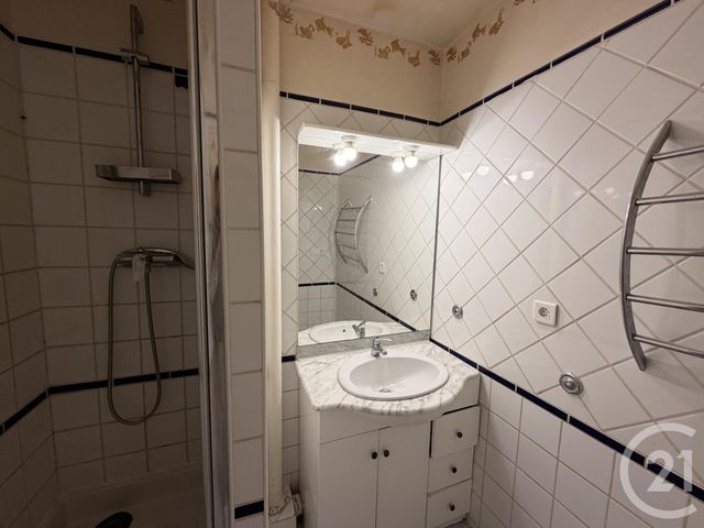 Appartement T4 à louer - 4 pièces - 73.4 m2 - ARLES - 13 - PROVENCE-ALPES-COTE-D-AZUR - Century 21 Arelate Immo