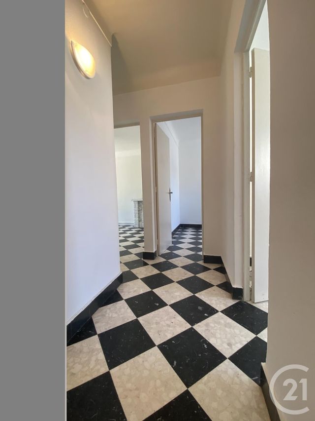 Appartement T4 à louer - 4 pièces - 87.17 m2 - FOURQUES - 30 - LANGUEDOC-ROUSSILLON - Century 21 Arelate Immo
