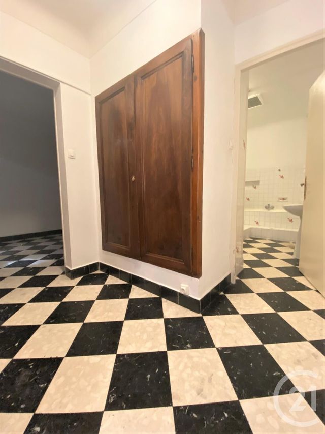 Appartement T4 à louer - 4 pièces - 87.17 m2 - FOURQUES - 30 - LANGUEDOC-ROUSSILLON - Century 21 Arelate Immo