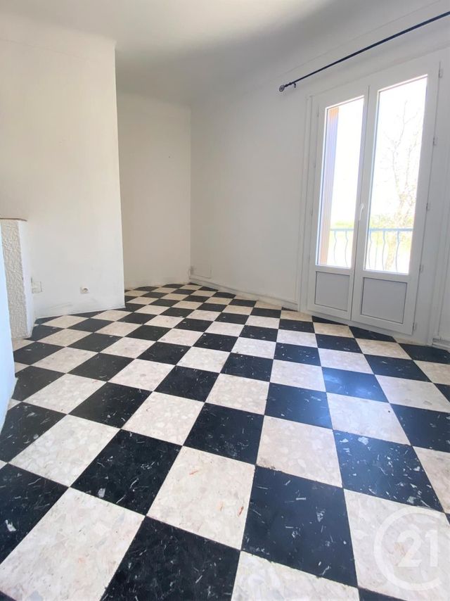 Appartement T4 à louer - 4 pièces - 87.17 m2 - FOURQUES - 30 - LANGUEDOC-ROUSSILLON - Century 21 Arelate Immo