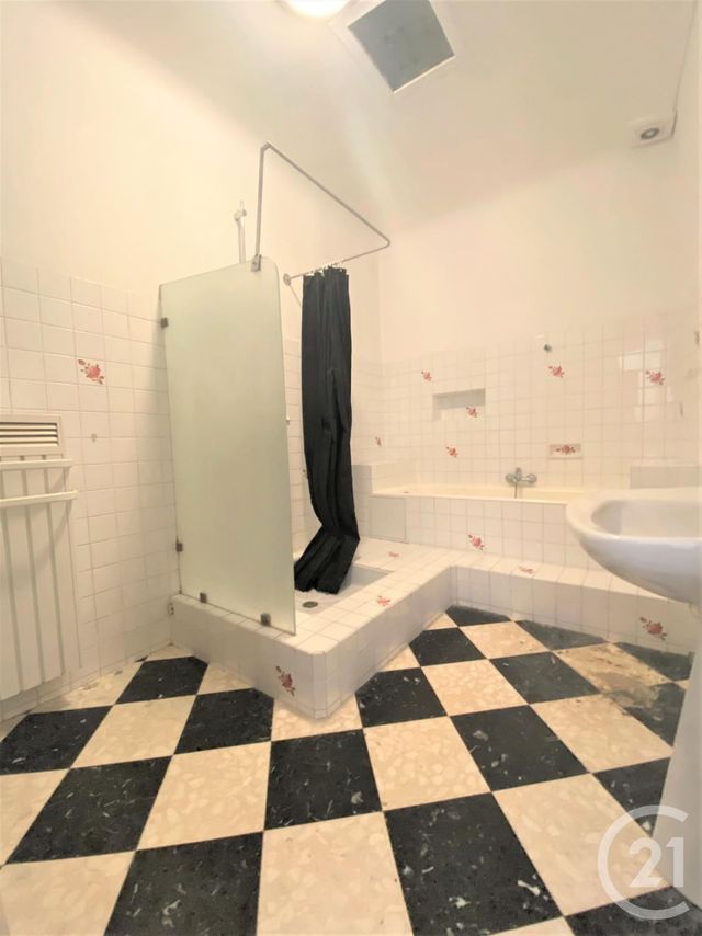Appartement T4 à louer - 4 pièces - 87.17 m2 - FOURQUES - 30 - LANGUEDOC-ROUSSILLON - Century 21 Arelate Immo
