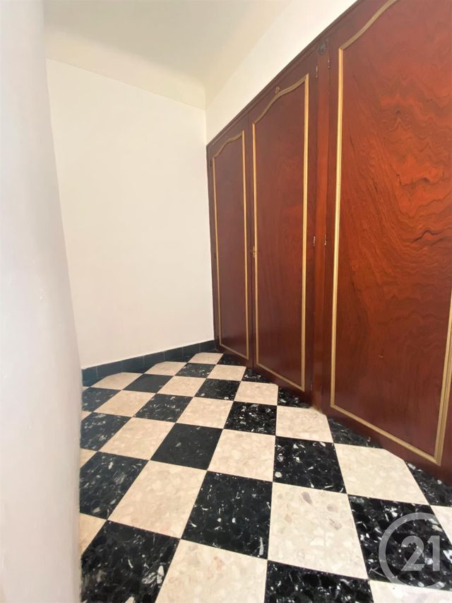 Appartement T4 à louer - 4 pièces - 87.17 m2 - FOURQUES - 30 - LANGUEDOC-ROUSSILLON - Century 21 Arelate Immo