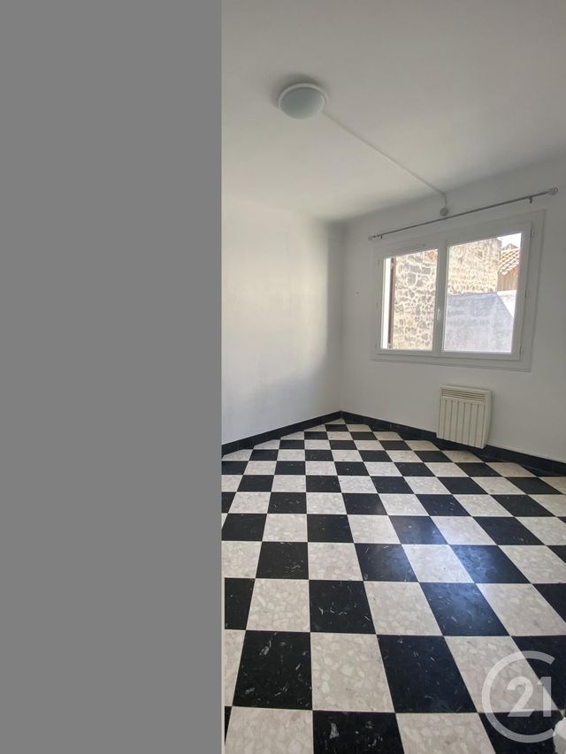 Appartement T4 à louer - 4 pièces - 87.17 m2 - FOURQUES - 30 - LANGUEDOC-ROUSSILLON - Century 21 Arelate Immo
