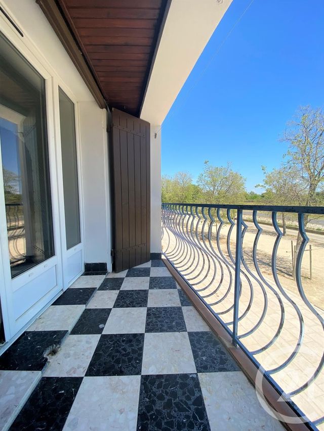 Appartement T4 à louer - 4 pièces - 87.17 m2 - FOURQUES - 30 - LANGUEDOC-ROUSSILLON - Century 21 Arelate Immo
