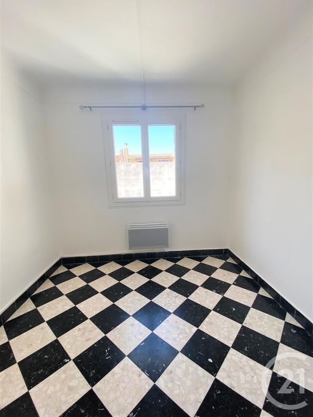 Appartement T4 à louer - 4 pièces - 87.17 m2 - FOURQUES - 30 - LANGUEDOC-ROUSSILLON - Century 21 Arelate Immo