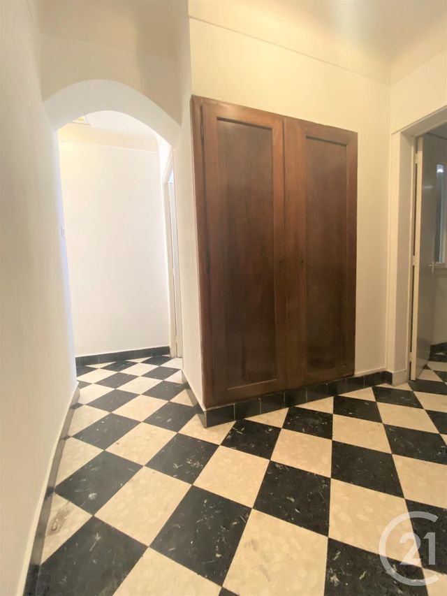 Appartement T4 à louer - 4 pièces - 87.17 m2 - FOURQUES - 30 - LANGUEDOC-ROUSSILLON - Century 21 Arelate Immo