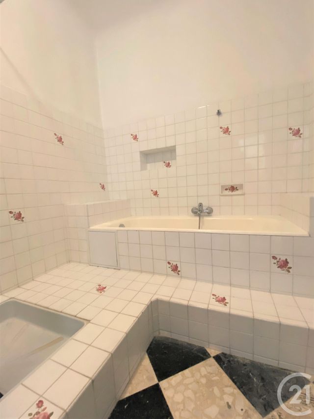 Appartement T4 à louer - 4 pièces - 87.17 m2 - FOURQUES - 30 - LANGUEDOC-ROUSSILLON - Century 21 Arelate Immo