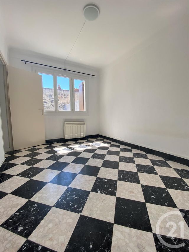 Appartement T4 à louer - 4 pièces - 87.17 m2 - FOURQUES - 30 - LANGUEDOC-ROUSSILLON - Century 21 Arelate Immo