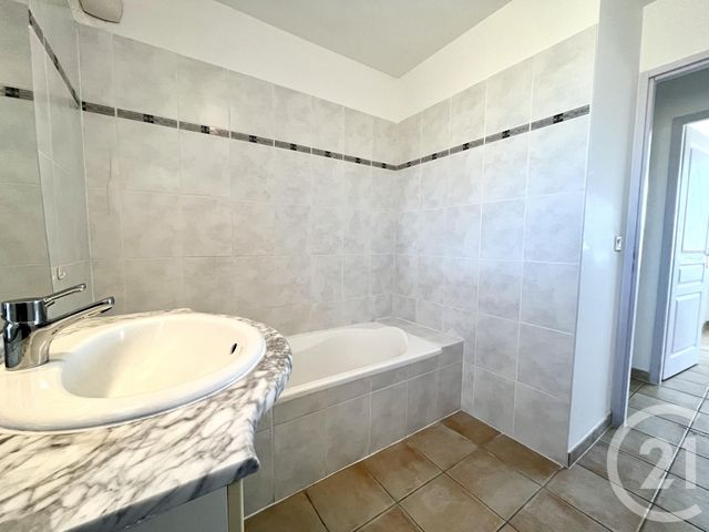 Appartement T3 à louer - 3 pièces - 60.65 m2 - ARLES - 13 - PROVENCE-ALPES-COTE-D-AZUR - Century 21 Arelate Immo