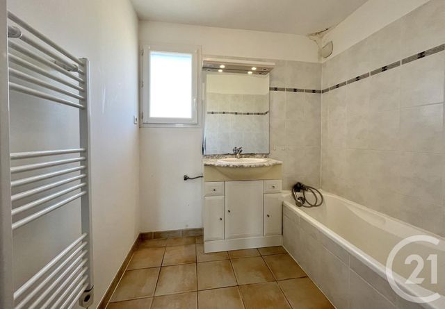 Appartement T3 à louer - 3 pièces - 60.65 m2 - ARLES - 13 - PROVENCE-ALPES-COTE-D-AZUR - Century 21 Arelate Immo