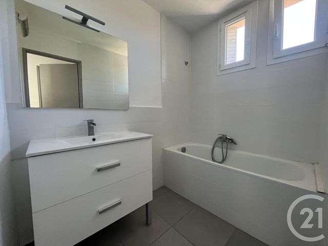 Appartement F3 à louer - 3 pièces - 58.4 m2 - ARLES - 13 - PROVENCE-ALPES-COTE-D-AZUR - Century 21 Arelate Immo