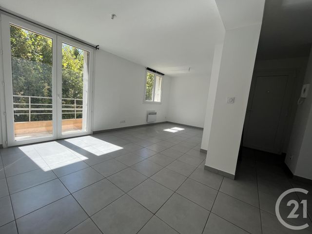 Appartement F3 à louer - 3 pièces - 58.4 m2 - ARLES - 13 - PROVENCE-ALPES-COTE-D-AZUR - Century 21 Arelate Immo