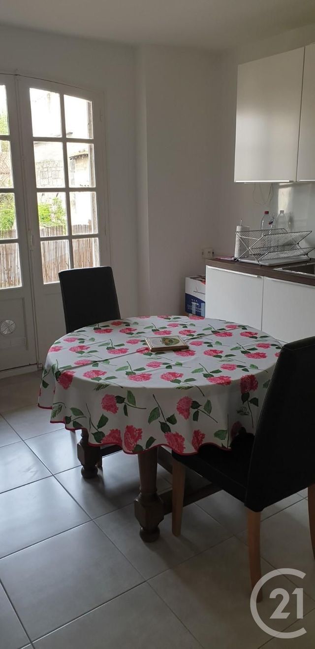 Appartement F4 à louer - 5 pièces - 95.0 m2 - ARLES - 13 - PROVENCE-ALPES-COTE-D-AZUR - Century 21 Arelate Immo